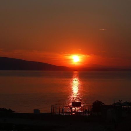 Beach Apartments Сень Екстер'єр фото